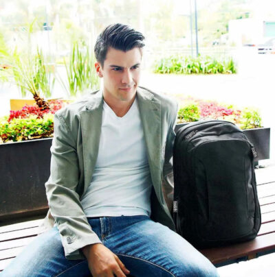 MOCHILA PARA LAPTOP La mochila para laptop es sin duda el mejor regalo para tu hijo o estudiante tiene todos los compartimientos que te puedas imaginar para tu cel llaves etc.. 