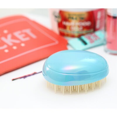 CEPILLOS DE PLASTICO Cepillos de plastico sin duda ideales para llevarlos en tu bolsa ademas vienen en 3 colores muy bonitos