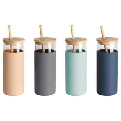 CILINDROS DE VIDRIO CON POPOTE Cilindros de vidrio con popote sin duda muy bonitos por su tapa y popote de bambu ademas tiene manga de silicon