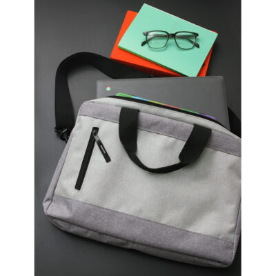 PORTAFOLIO PARA LAPTOP Portafolio para laptop sin duda ideal para llevar de manera segura tu laptop ademas tiene correa de hombro ajustable