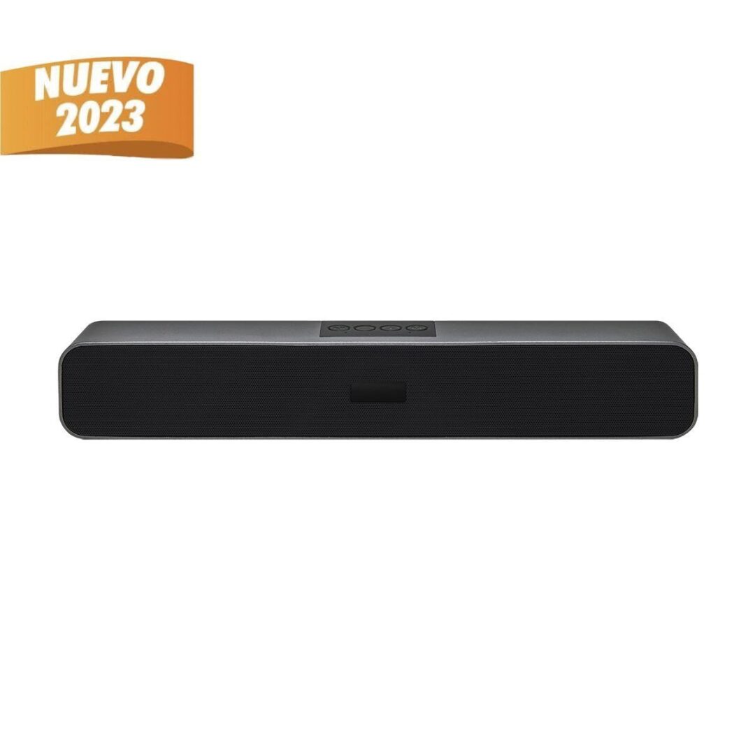 Bocina bluetooth con batería recargable. Tiempo de reproducción de 4 hrs aproximadamente. Controles integrados de volumen y reproducción de audio. Cuenta con puerto para tarjeta TF y modo radio FM. Incluye cable cargador USB.