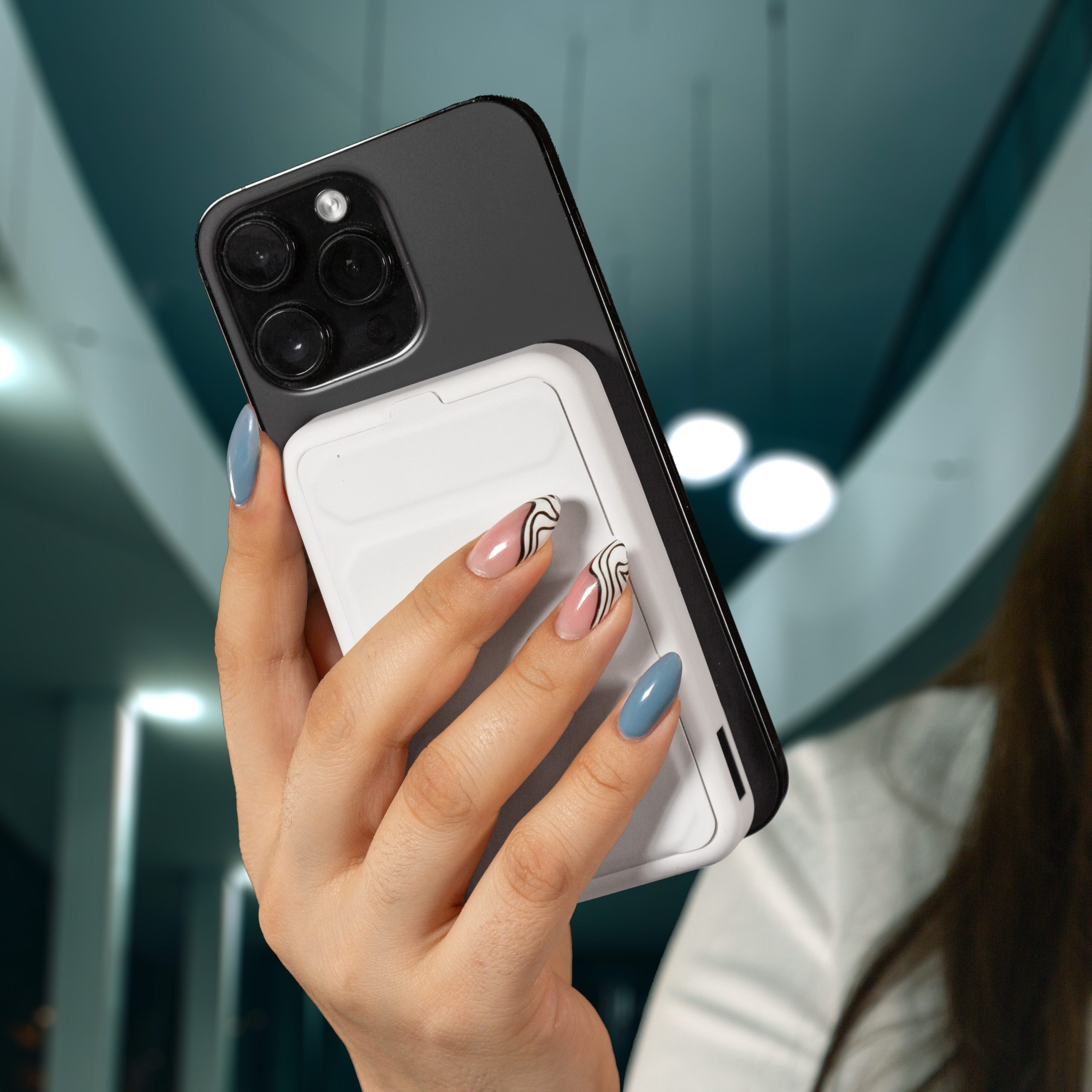power bank cariko personalizada con logo de empresa